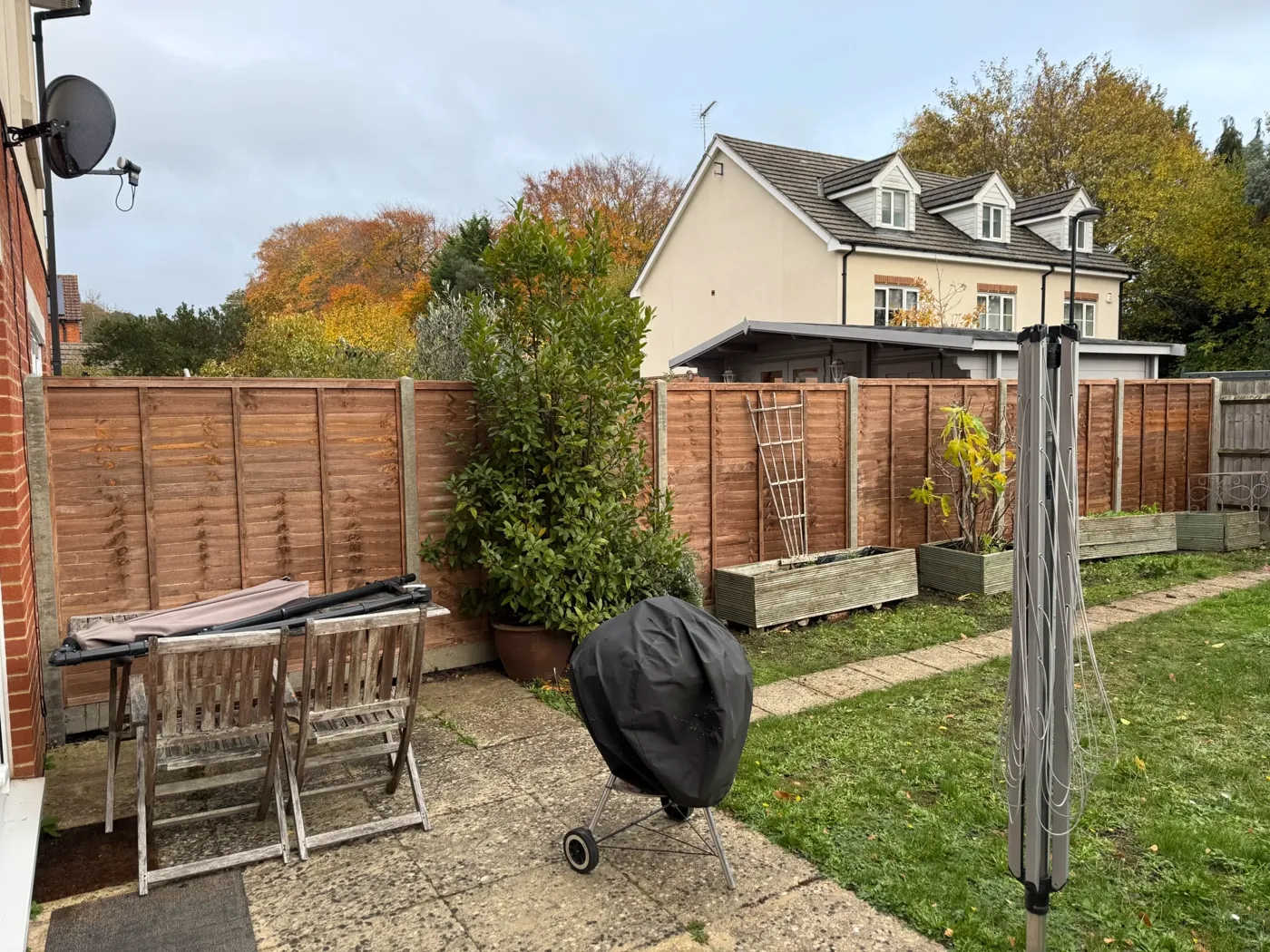 New timber fence installed along a garden boundary in Surrey