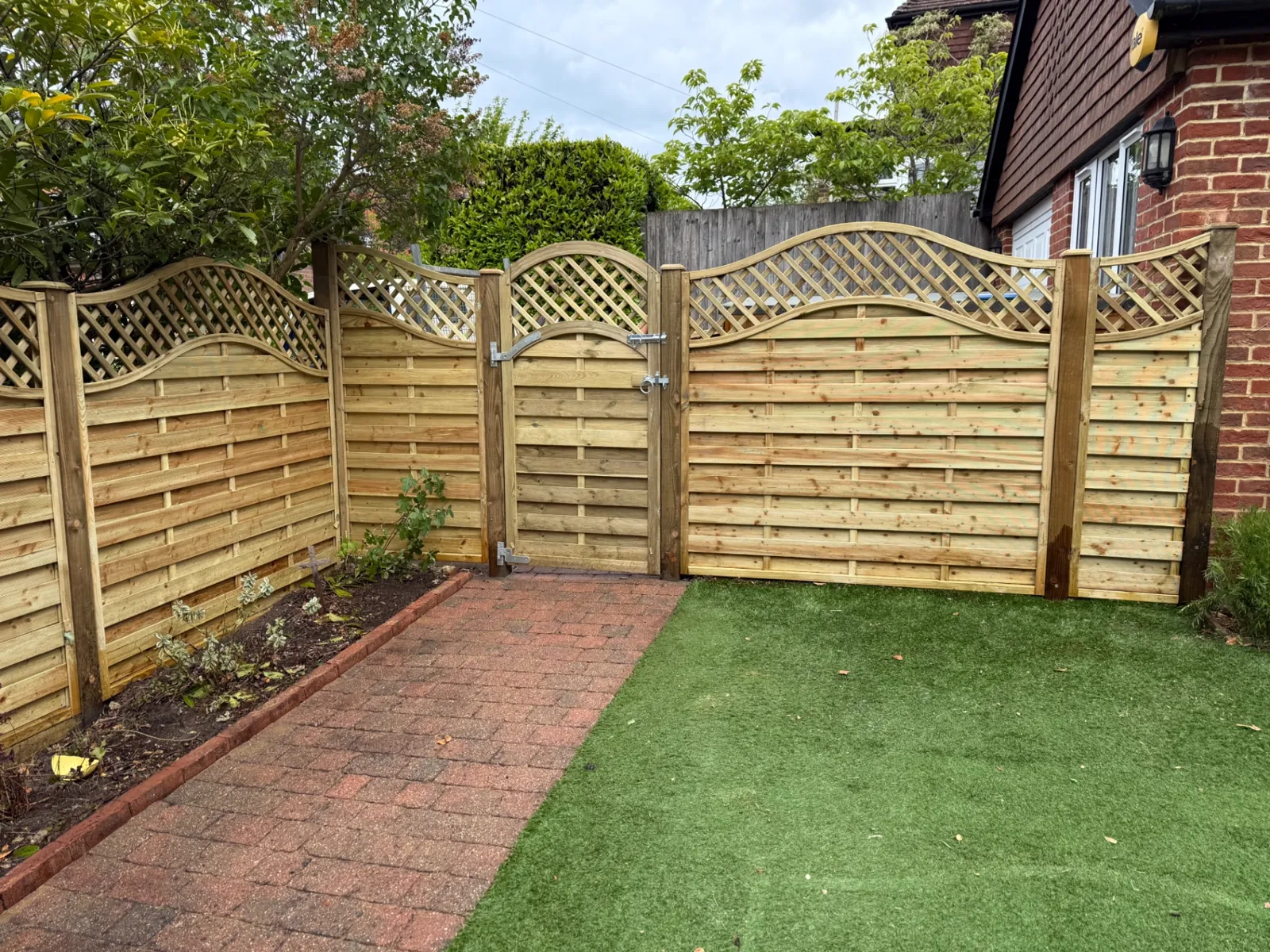 Wave trellis top garden gate matching new fence panels in Surrey